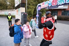 老板操纵DeepSeek卖空小商品”的旧事登上热搜